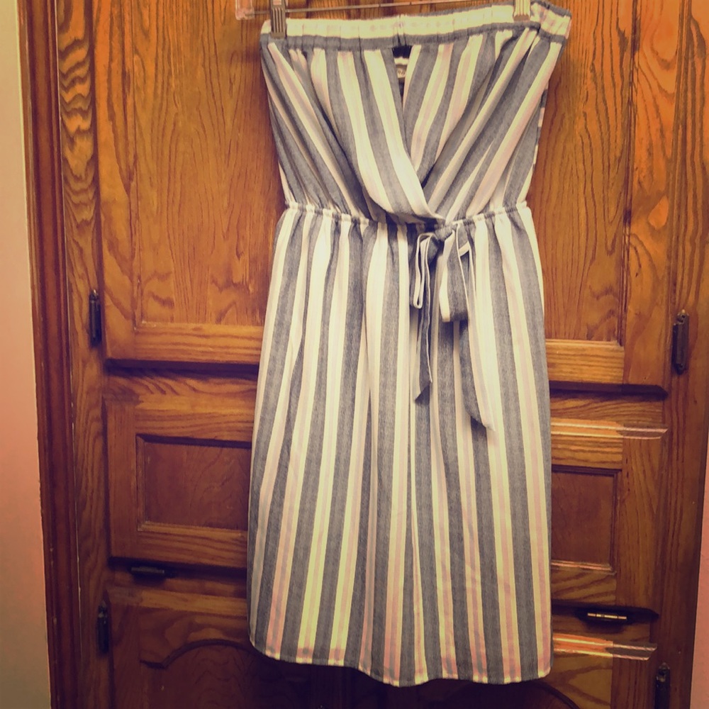 Monteau, Los Angeles - Strapless dress.